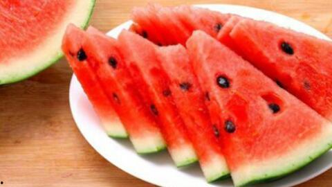 家庭吃瓜的视频