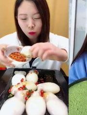 美女吃麻辣海瓜,美女挑战麻辣海瓜，舌尖上的视觉盛宴